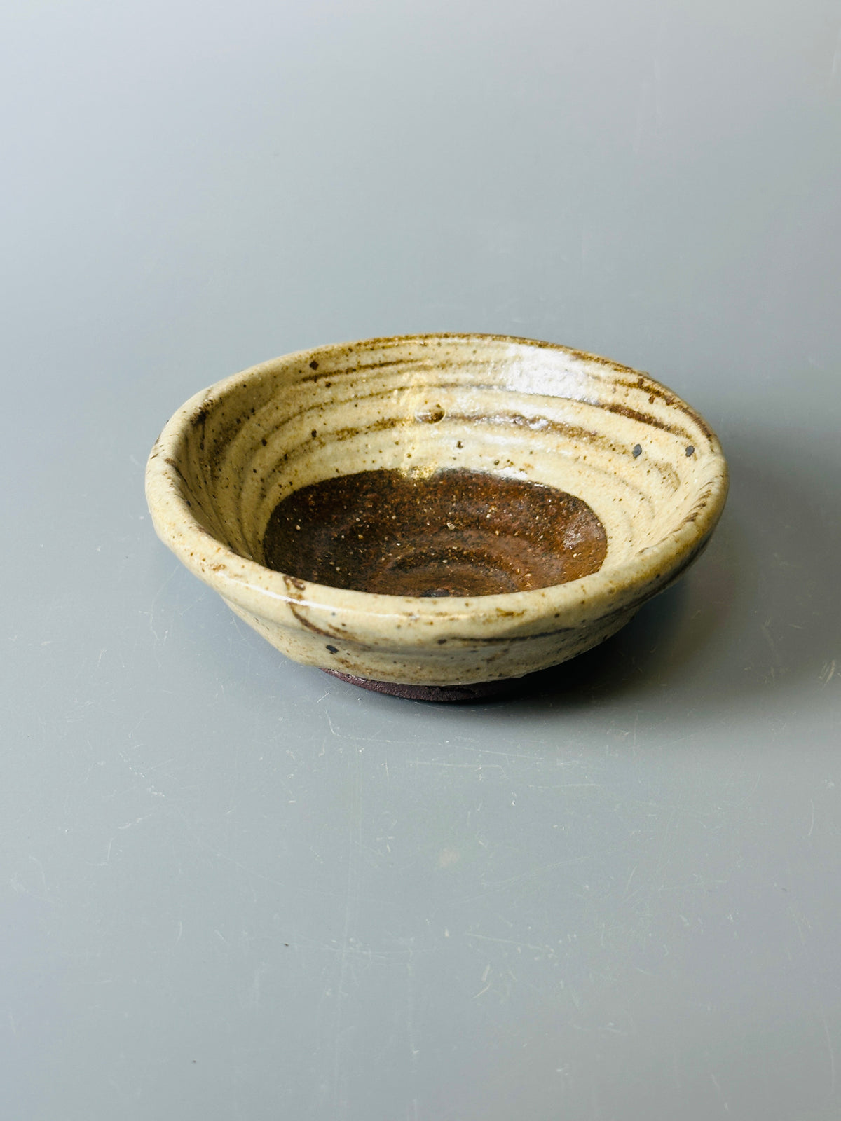 Very small bowl, hakeme, ash T1603