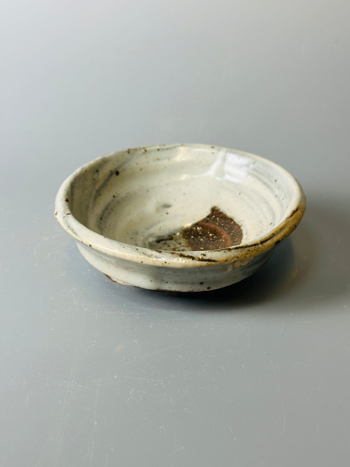 Very small bowl, hakeme, ash T1604