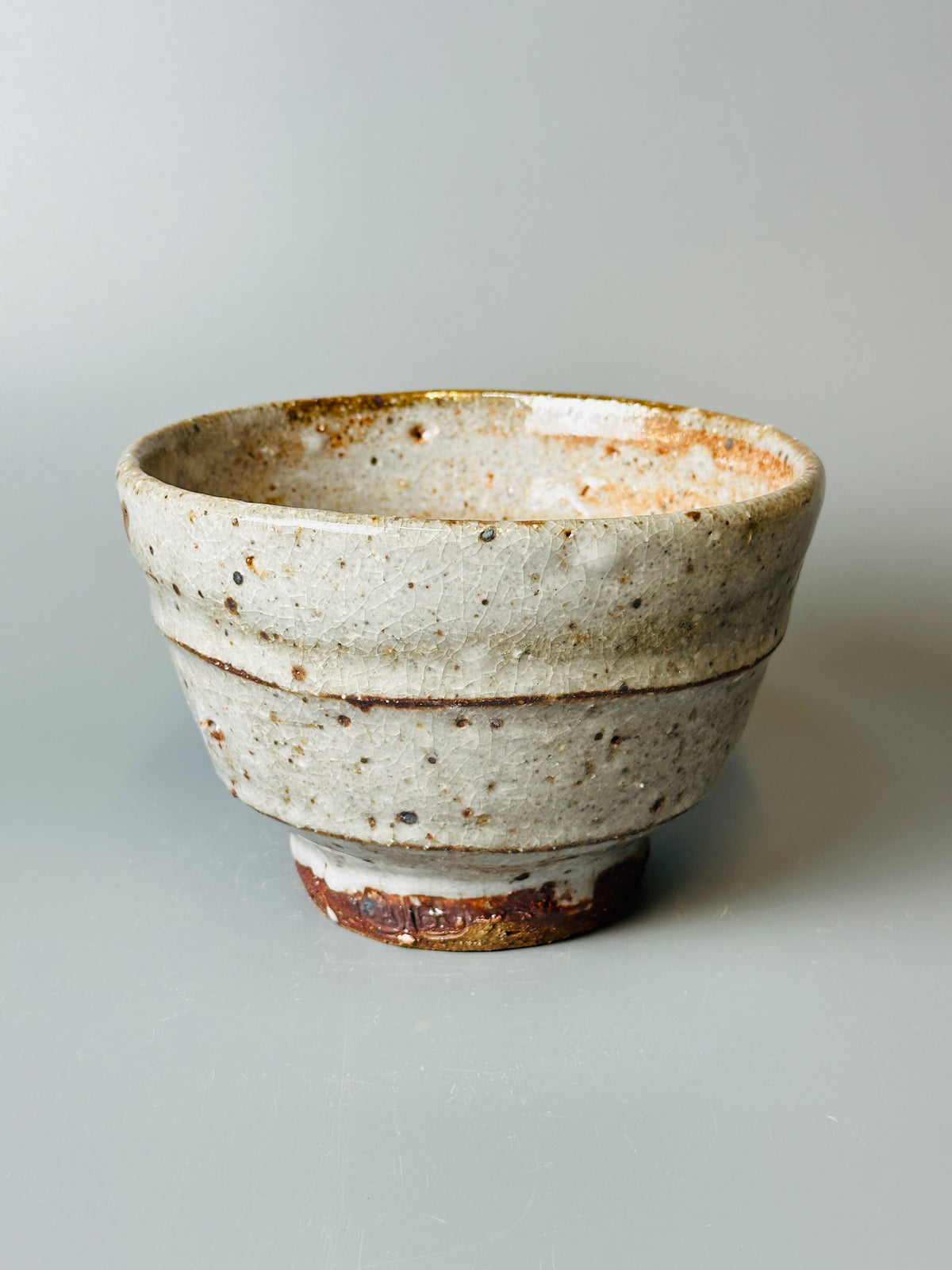 Regular bowl, ridged, shino, T1610