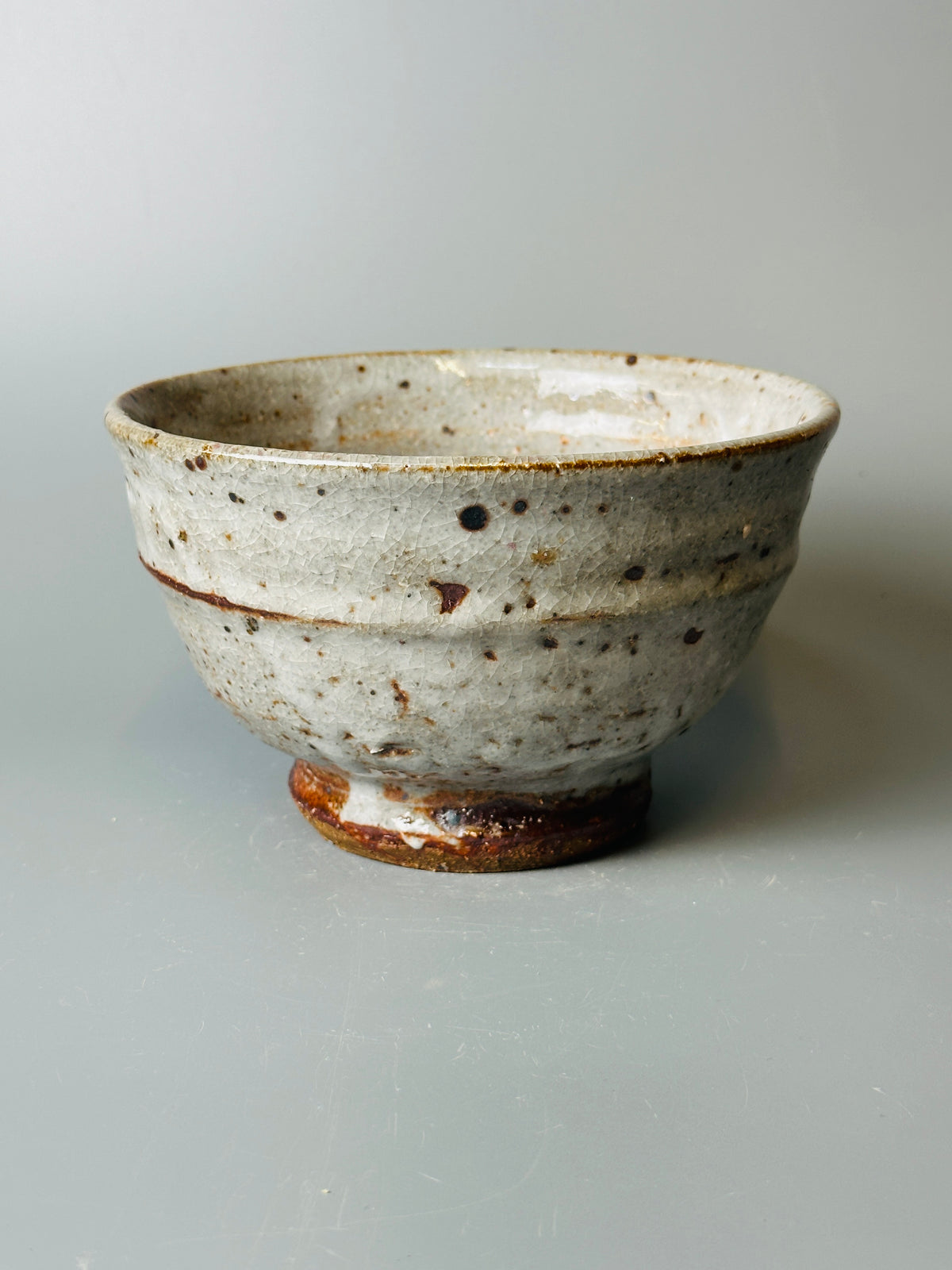 Regular bowl, ridged, shino, T1613