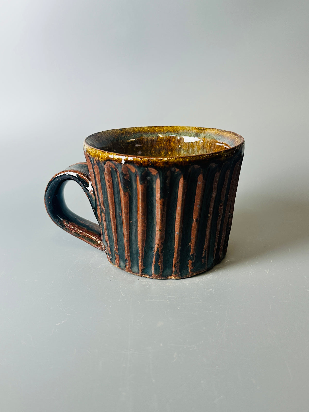 Mug, fluted, temmoku, ash T1626