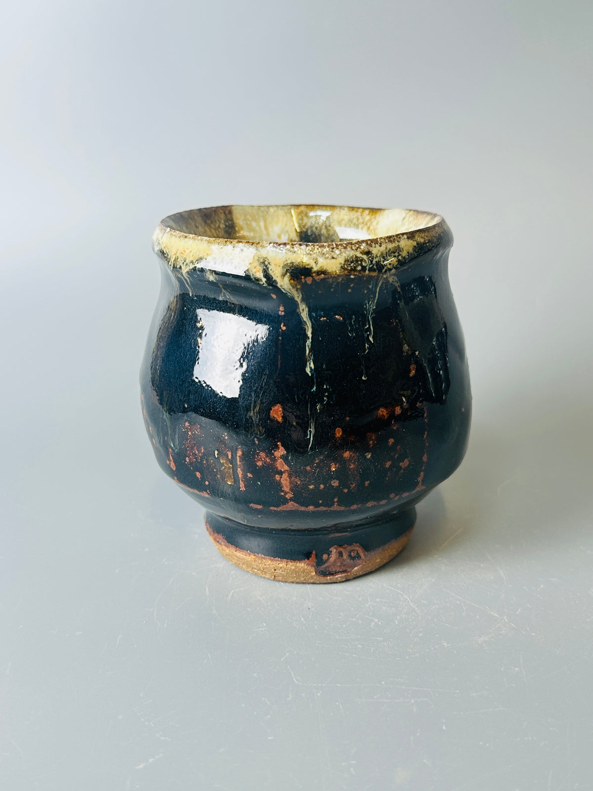 Yunomi,  faceted, temmoku, nuka, T1678